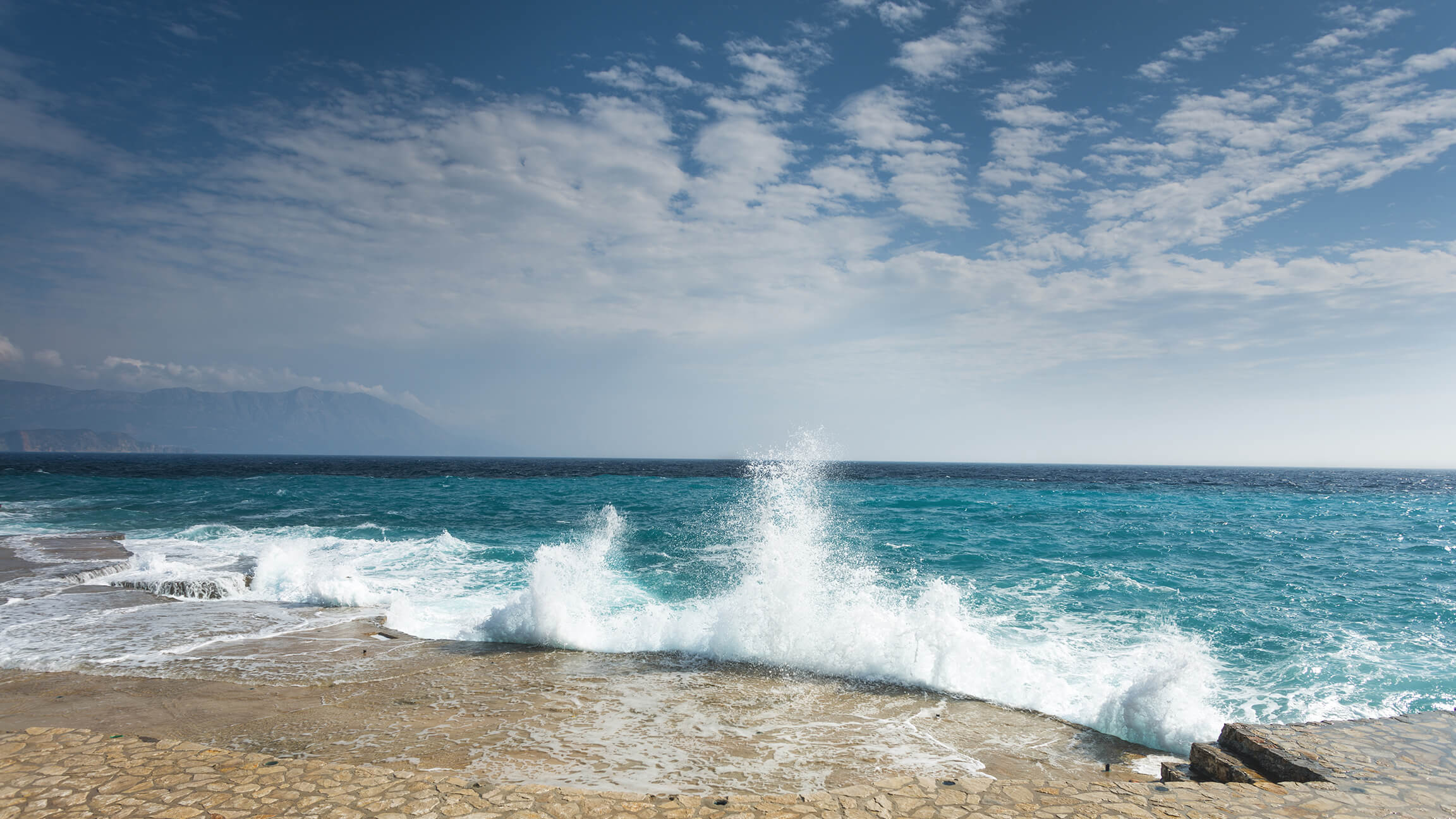 Waves breaking at a shore promenade